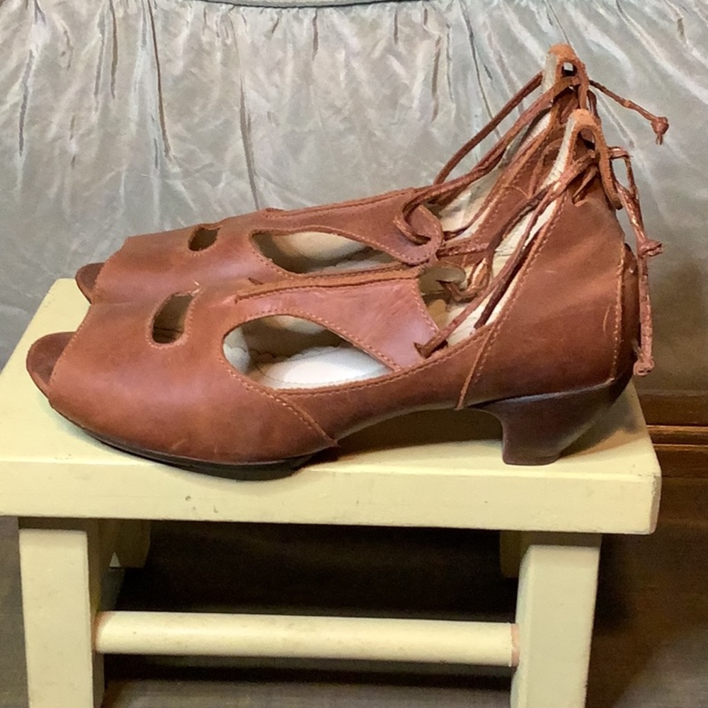 SergioTamani cinnamon leather sandals